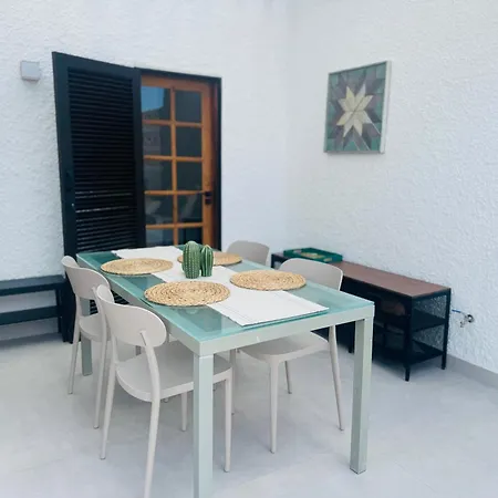 Endless Summer - Swimming Pool Apartment